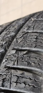 olito - Niespełna 3 letnie opony wielosezonowe Vredestein Quatrac PRO. Odpadają lamel...