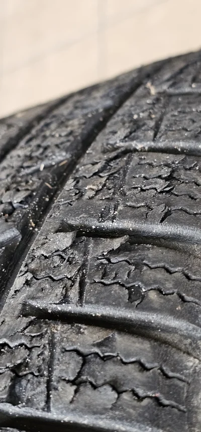 olito - Niespełna 3 letnie opony wielosezonowe Vredestein Quatrac PRO. Odpadają lamel...