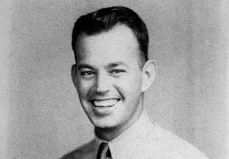 NieBendePrasowac - >To na zdjęciu to pomnik (woskowa figura), który jest na kościele
...