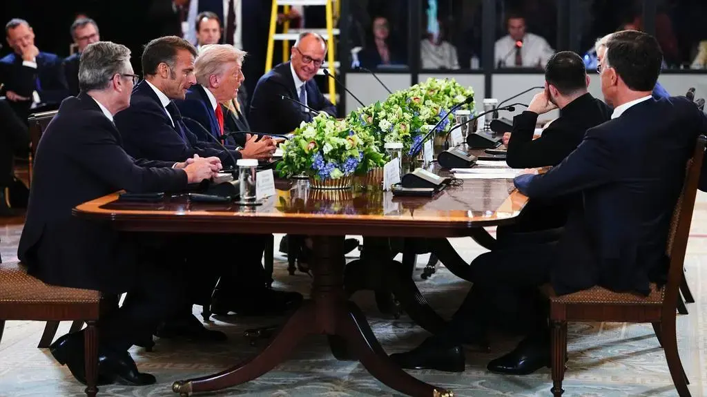 Radek41 - Tak Trump przedstawiał gości: jak przedstawiłby Batryra?

O Merzu (DE): bar...