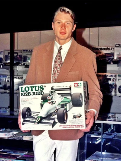 Piospi - Mika Häkkinen w 1991 r. z modelem Lotusa 102B firmy Tamiya

#f1