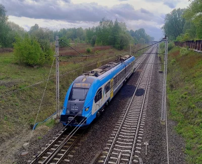 sylwke3100 - Bytom 


Pociąg KŚ 44100 (Gliwice - Bytom) śmiga sobie linią kolejową 13...