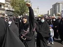 Kazanek - Tymczasem parady w Warszawie wg Brauna @xiv7: