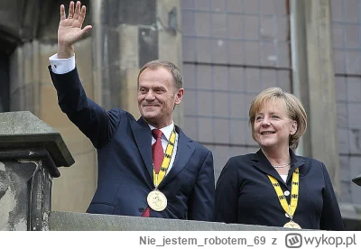 Niejestemrobotem_69 - @polano: Czyżby Tusk uznał. że opłaca mu się legendować jako ni...