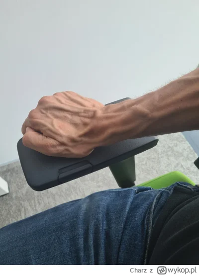 Charz - @szamus1: mi potrafi randomowo w ciągu dnia wywalić coś takiego (ಠ‸ಠ)