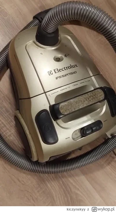 kiczynskyy - #axeliocontent kuc miał robić remont borewicza, a zrobił odcine odkurzac...