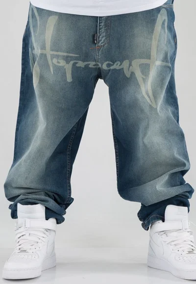 NieznajomyUBram - Trzeba było nie pozbywać się za szerokich spodni i wielkich koszule...