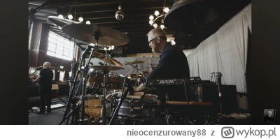 nieocenzurowany88 - @Bloodaxis1  Grzegorz Braun na perkusji