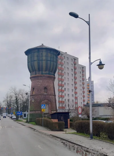 sylwke3100 - Gallusa, Katowice

Wodociągowa wieża ciśnień z 1912 roku.


#slask #kato...