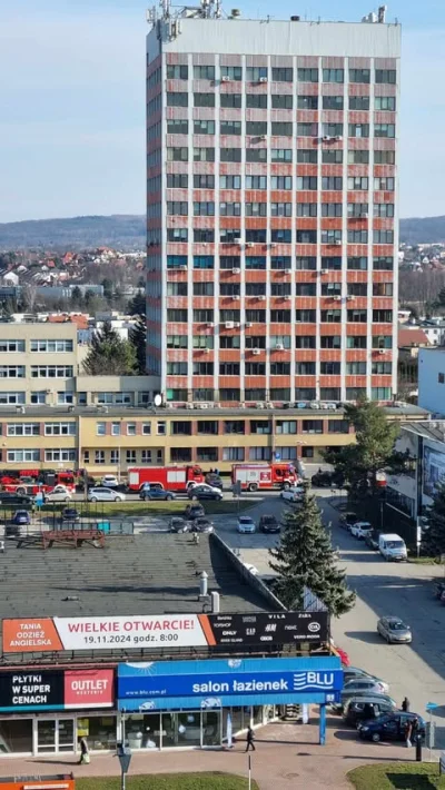 Martre_2132 - Mirki, co to sie dzieje w wieżowcu przy rejtana, kto coś? 

#rzeszow