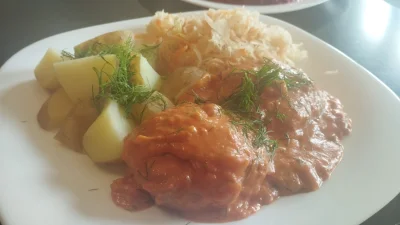 Sandrinia - Mielone z łopatki wieprzowej w sosie pomidorowym z cebulą czerwoną i kope...