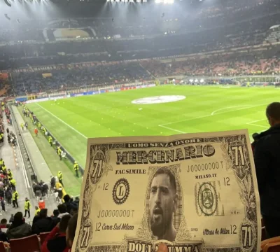 Delikatesov - Takimi banknotami został przywitany bramkarz PSG ( ͡º ͜ʖ͡º)
#mecz