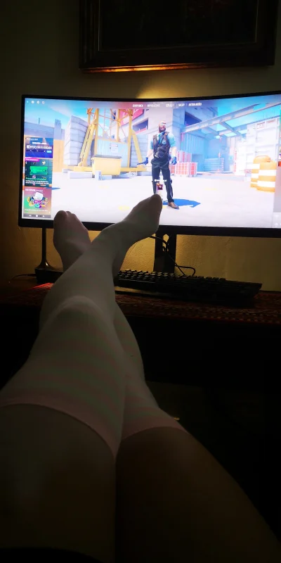 Rajstopiara - 7k psu w d00pe, niech ktoś mnie wyboostuje (╥﹏╥)

#femboy #gaming #csgo