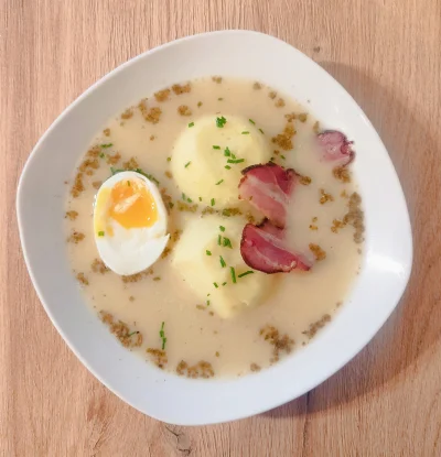 thelasttomatointhe_world - Muszę w końcu nastawić zakwas na żurek bo za mną chodzi. 
...