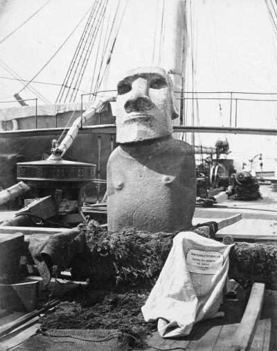 CH3j - Ten Moai to Hoa Hakananai'a, czyli "zagubiony przyjaciel". Został zabrany z Wy...