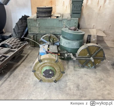 Kempes - #ukraina #rosja #wojna #militaria

Naziemny dron kamikaze z kołami wykonanym...