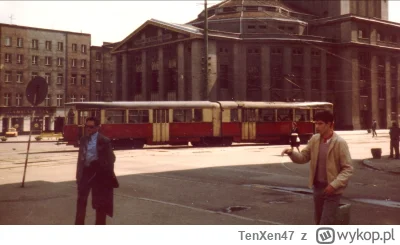 TenXen47 - Młody Ben Stiller (po prawej) na wycieczce w Katowicach. Lato 1984 r.
#heh...