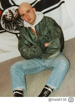 Valdi136 - @PiersiowkaPelnaZiol: Baza Skinheadów nigdy nie zostanie zniszczona