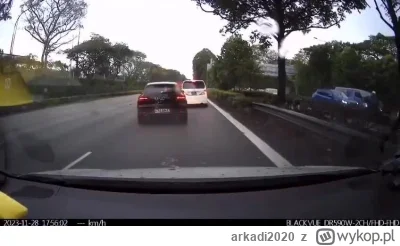 arkadi2020 - No typ ewidentnie nie ma szczęścia do tych motocyklistów.
#heheszki #mot...