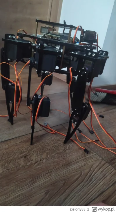 zielony88 - @dktr: robota buduje jak kanapkę dlatego rozstaw płytki musi być taki :) ...