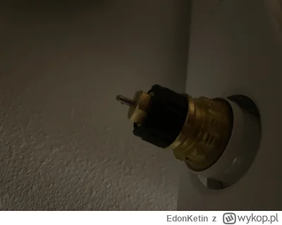 EdonKetin - Grzejnik zaczął mi cieknąć kiedy wciska się iglice pod głowicą termostaty...