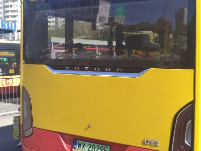 Kagernak - Patrzcie jaka podróba. Niby stolica a na porządny ytong im szkoda.

#konku...