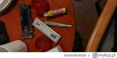 AntiallAntidol - ", ...towar tak prawilny, że sam #!$%@? przed psami"

#wykopjointclu...