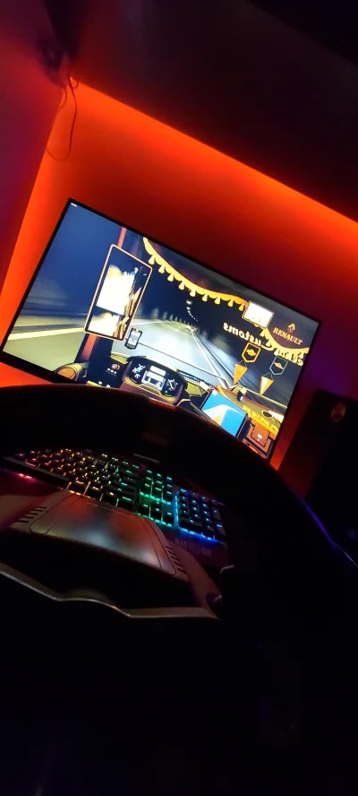 jakubsciubidlo - #ets2 
Kierownica wróciła do łask, więc lecimy w trasę. 
Następny pr...