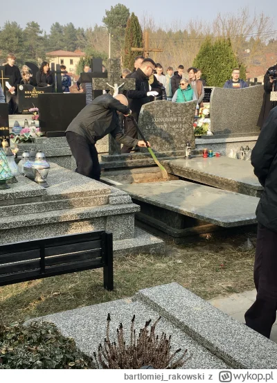 bartlomiej_rakowski - Załopatowany.
#kononowicz
SPOILER