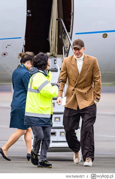 michalxd21 - Jak to nazwać jak nie kryzys wieku średniego? xd 

#mecz