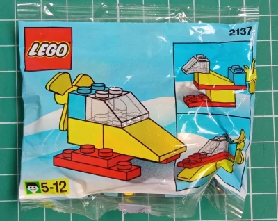 CH3j - Już w 96 lego robiło heheszki z papieża. 
Zestaw 2137 i jeszcze caly żółty xD
...