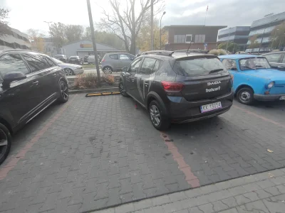 Lardor - @Diagnose wczoraj chciałem zaparkować pod KFC brak wolnych miejsc patrzę i j...