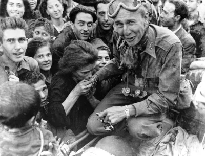 Bobito - #fotografia #iiwojnaswiatowa #wojna

Włoszka całuje rękę żołnierza 5. Armii ...