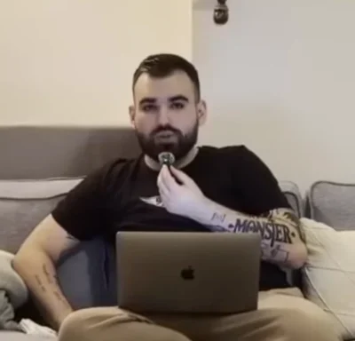 veve77 - #famemma 

Klepsydra wygląda jak połączenie Filipka z Majewskim