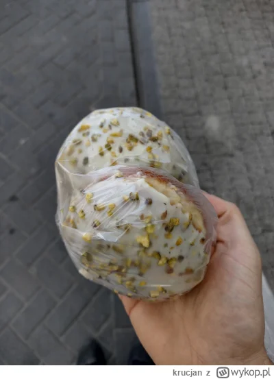 krucjan - Wczorajszy posiłek: 
2 pączki pistacjowe ze Lidla 
#jedzenie #jedzzkrucjane...