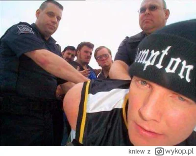 kniew - oczywiście teraz zostało tylko ponownie spieniężyć swoich przygłupich fanów i...