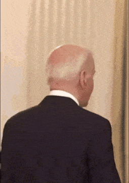 mackbig - POV: Rok 2021. Przechodzący obok prawnik słyszy jak programiści nagabują in...