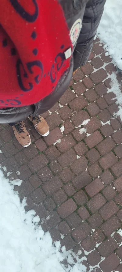 dawid-hopek - Dzisiaj coś sypło więc buty z koparka na kostce. 
I lepiej się spóźnić ...