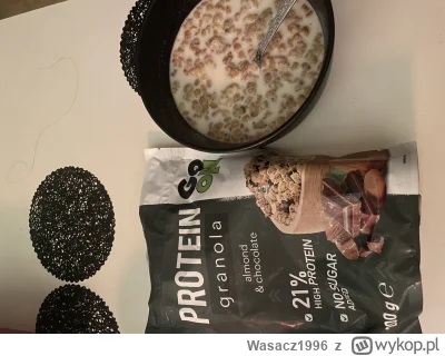 Wasacz1996 - Chuop dzisiaj pierwszy raz na siłowni był i kupił potem jakieś białkowe ...