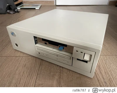 rafik787 - Cześć, w moje ręce wpadł komputer IBM PS/2 76i i chciałbym się dowiedzieć ...