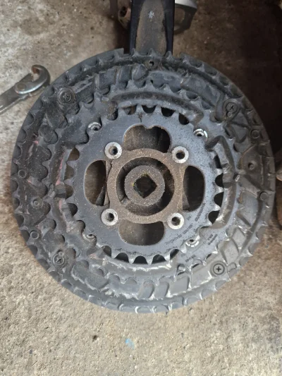 KokiX - @Ryzy_Sledziuch zęby na korbie są pościnane, widać różnicę między zębami. Na ...