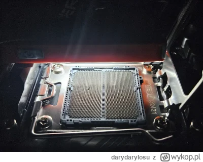 darydarylosu - Chłop postanowił pierwszy raz w życiu złożyć samodzielnie komputer. Ob...