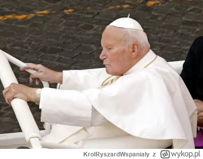 KrolRyszardWspanialy - Papież w bolidzie Pereza widzący Magnussena w prawym lusterku ...