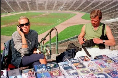 czykoniemnieslysza - Handel na stadionie dziesięciolecia, 1998 r.
Ci ludzie na pewno ...