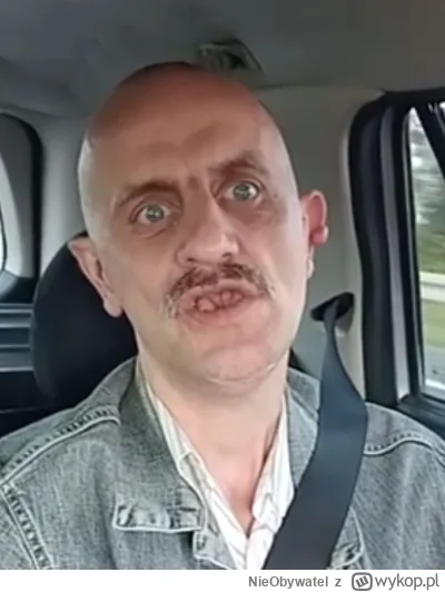 NieObywatel - Nogi kosmity który zawładnął jego umysłem wystają z otworu gębowego  
#...