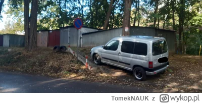 TomekNAUK - #szczecin
Facet zrobił sobie miejsce parkingowe (podejrzewam samowolę bud...
