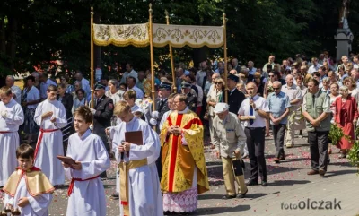 Adorator - Polska: Katolicy modlą się na środku drogi