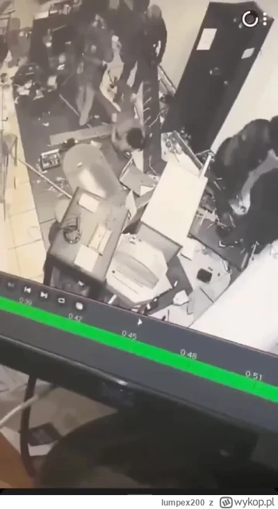 lumpex200 - Tutaj zakupy im trochę nie wyszły. #francja #protest