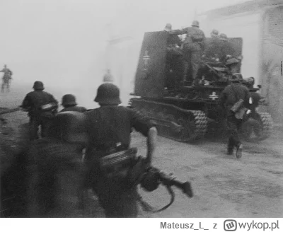 MateuszL - Niemieckie działo samobieżne 150mm slG 33 Bizon, walki uliczne gdzieś we F...