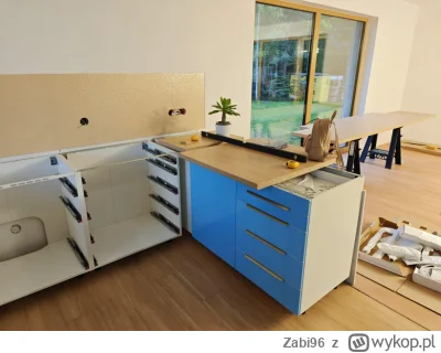 Zabi96 - Hej, czy powinienem jakoś mocować taki półwysep do podłogi żeby go unierucho...